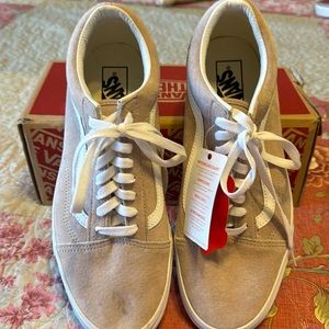 New never worn men’s suede 9.5  Vans